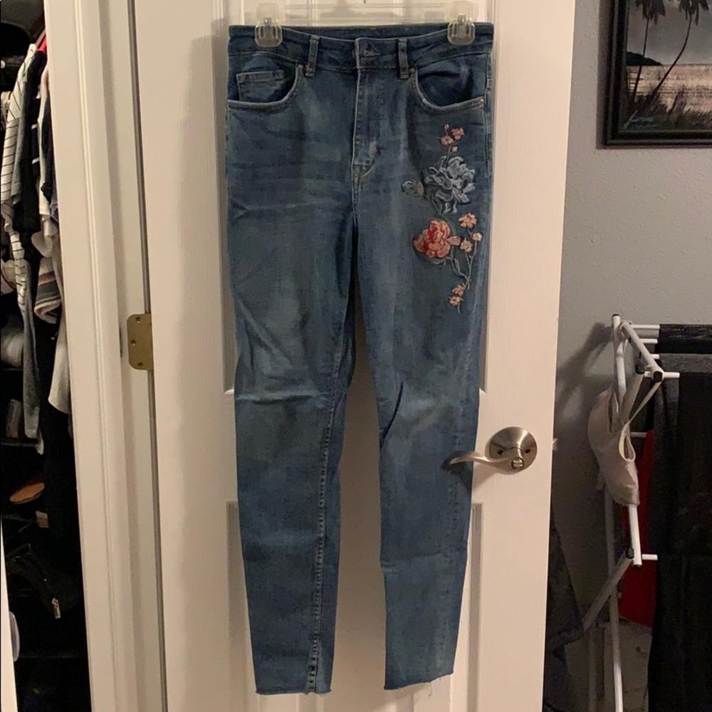 High Waisted Skinny Jeans with Flower Embroidery